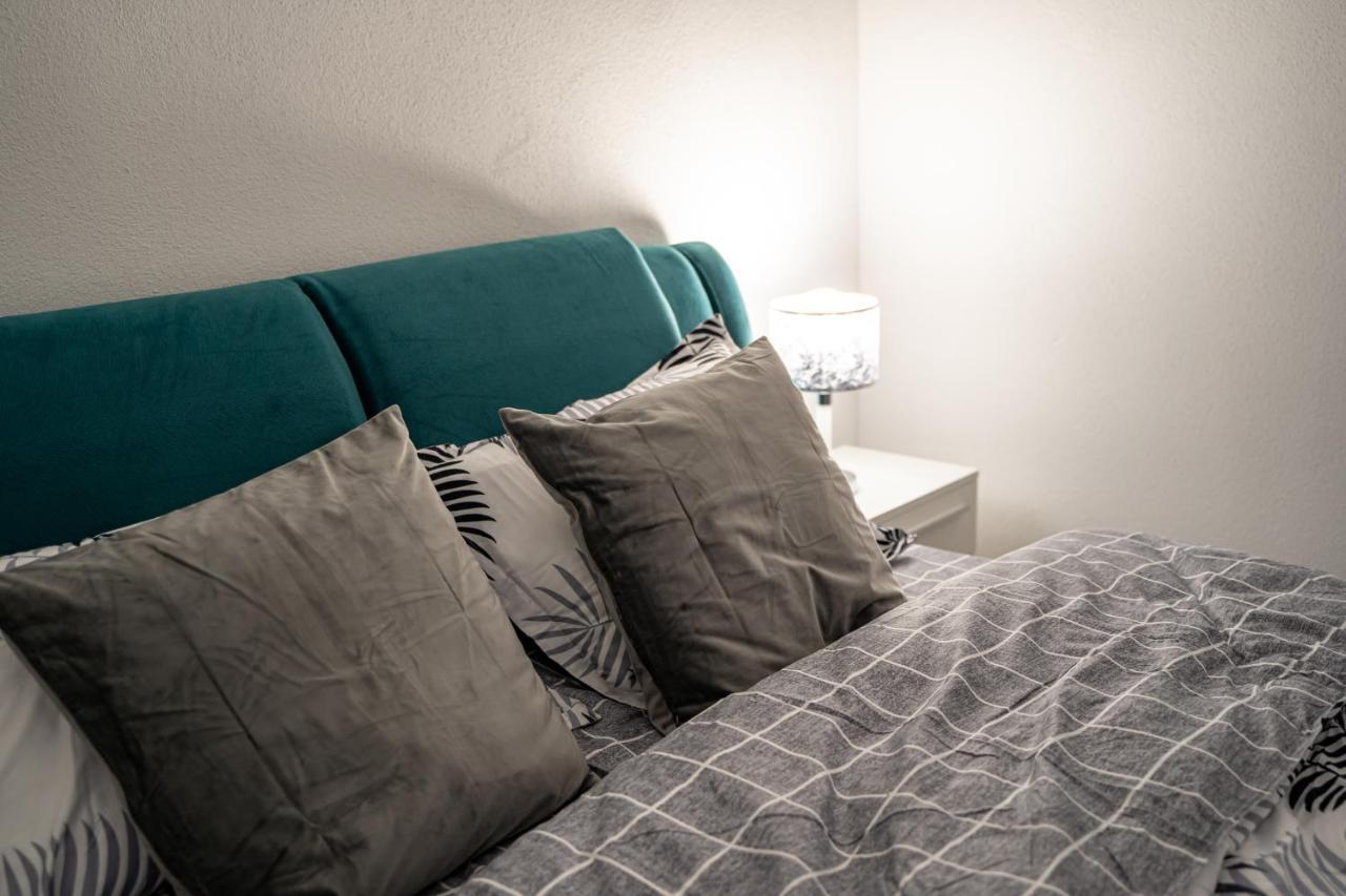Cozy Apartment In Dumbravita Dumbravita  Bagian luar foto