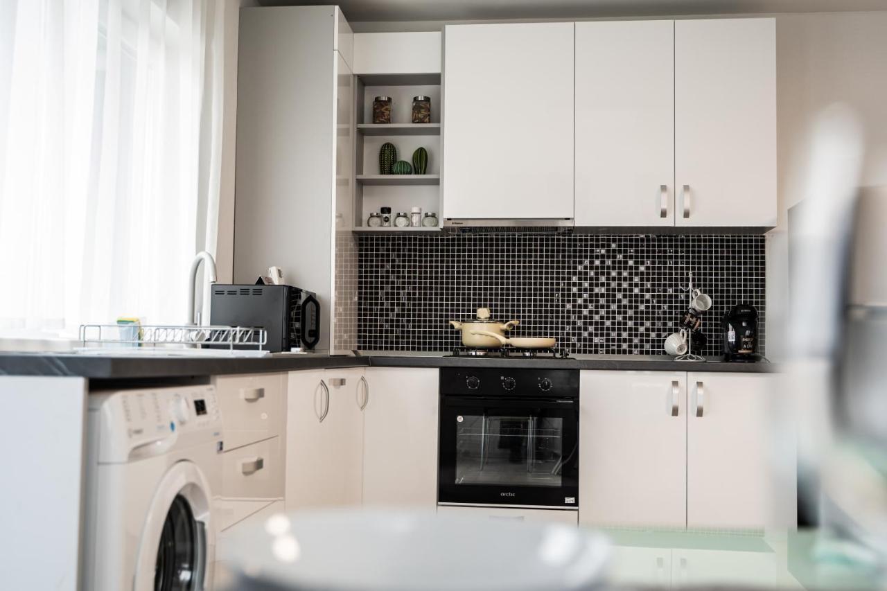 Cozy Apartment In Dumbravita Dumbravita  Bagian luar foto