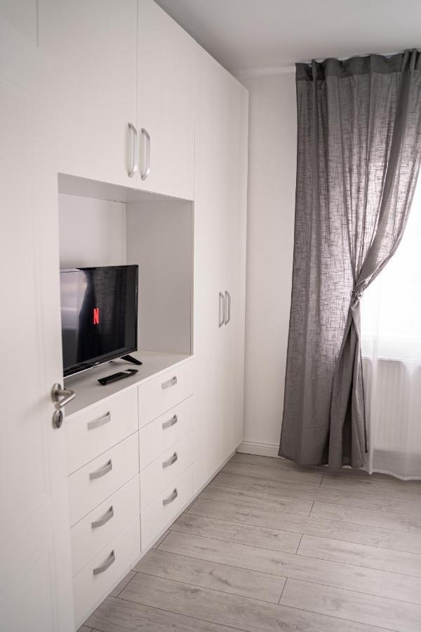 Cozy Apartment In Dumbravita Dumbravita  Bagian luar foto